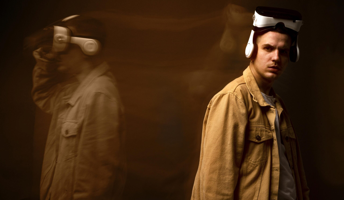 man-wearing-vr-goggles-with-special-effects-around